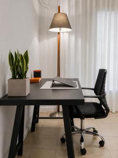95sqm - 10min center - 2 bedrooms -2AirCo - Gas heating - 3 SmartTvs - 2nd floor - Optical fiber - 9