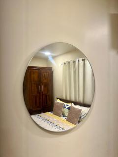 Luxury 1BHK Near US Consulate FinancialDistrict - 4