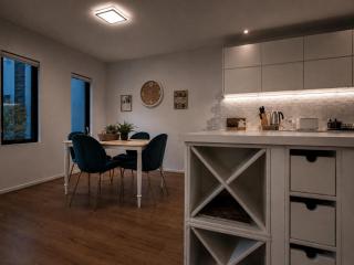 Skyline Suites - New York-Style Riverside Retreat - 4