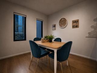 Skyline Suites - New York-Style Riverside Retreat - 3
