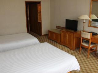 Golden Lustre Hotel - 1