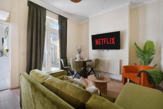 Elegant 4BR Luxury Residence on Houghton Street - 9