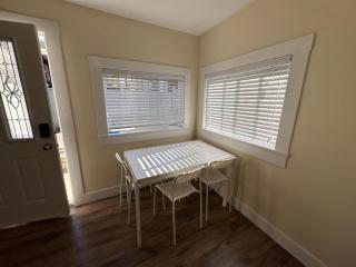 Central Vancouver Guest House - 15 Mins to DT & YVR, Free Parking - 6