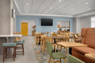 Hampton Inn By Hilton East Peoria - 1