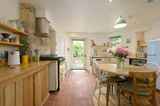 Brewlands Cottage - 3 Bedroom 2 Bath Cute Cottage - 2