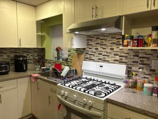 Vancouver South Guesthouse - BC Place 15 Min, Airport 9 Min, Free Parking - 7