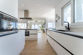219 Frontline beach Luxurious - 9