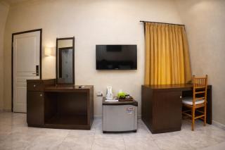 Mahkota Hotel - 1