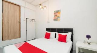 OYO 43993 Madsuite - 9