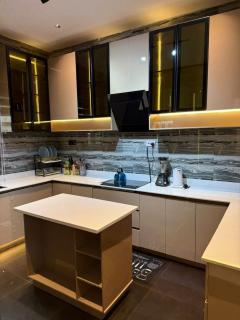 J&E luxury apartment and lounge - 3