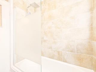 Luton House | Parking | Sleeps 7 - 4
