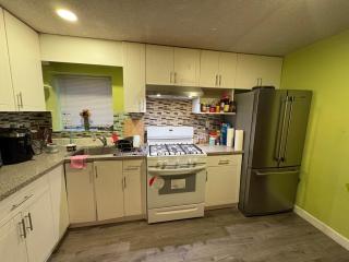 Vancouver Cozy & Modern Stay- Downtown 6 Min, Free Parking - 4