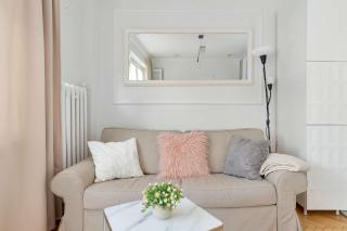 Cozy Apartment with a Balcony Near Regan Park by Noclegi Renters - 6
