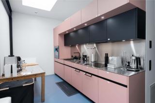 Modern Zurich Apt with Balcony View & Workspace - 5