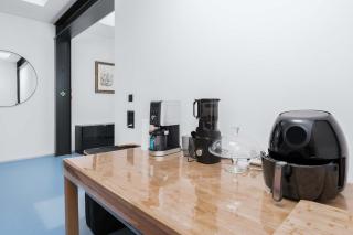 Modern Zurich Apt with Balcony View & Workspace - 4