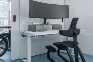 Modern Zurich Apt with Balcony View & Workspace - 2