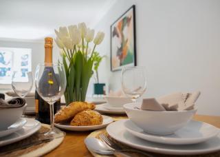 Modern Southampton Apartments with Free Parking - 9