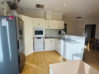 Entire Cozy 3-Bedroom House in Hectorville Magill Adelaide - 6