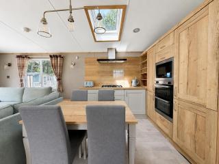 8 Berth Caravan For Hire At Wild Duck Holiday Park In Norfolk Ref 11026Sw - 2