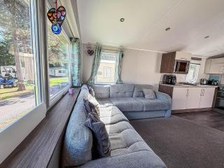 Beautiful 8 Berth Caravan At Wild Duck Haven Park In Norfolk Ref 11195Sc - 2