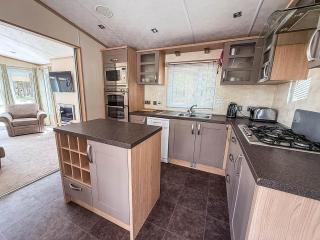 8 Berth Caravan For Hire At Wild Duck Holiday Park In Norfolk Ref 11269Mc - 4