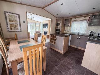 8 Berth Caravan For Hire At Wild Duck Holiday Park In Norfolk Ref 11269Mc - 2