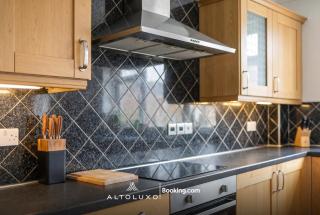 Warm & Stylish Bristol Retreat for Group Stay by AltoLuxo - 1