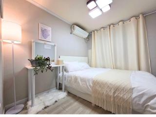 Hongdae 4min walkㅣ1st floorㅣ6peopleㅣ3 Queen beds - 3