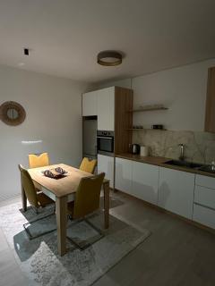 Rubin Suites Cozy Modern Stay - 2