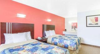 Travelodge by Wyndham Parkersburg - 3