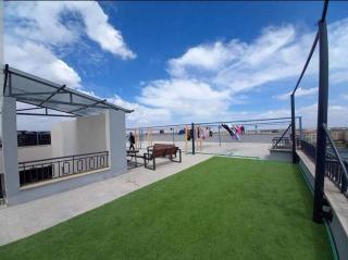 Sky Airport Stay Fast WiFi, Netflix & Free Parking - 4