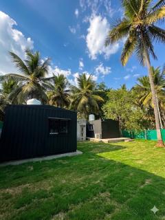 Luxury Container Stay with Outdoor Cinema & BBQ - 3
