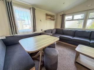 Lovely Caravan With Decking And Outside Furniture At Broadland Sands Ref 20113Bs - 7
