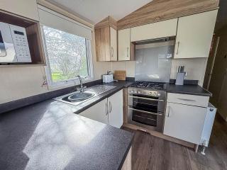 Lovely Caravan With Decking And Outside Furniture At Broadland Sands Ref 20113Bs - 4