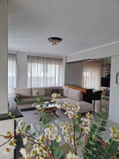 Golden Stay Kalamaria - 8
