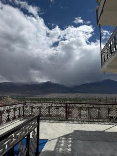 Jhi-Dhey Guest House - 8