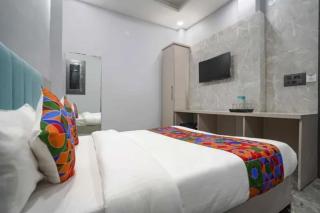 FabHotel The Royal - Near Yamuna Sports Complex - 1