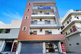 FabHotel The Royal - Near Yamuna Sports Complex - 0