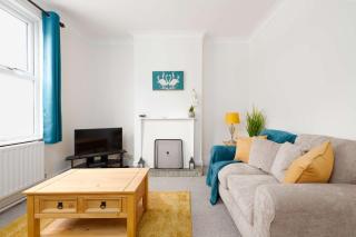 2 Bed Victorian Townhouse with Parking & Courtyard - 0