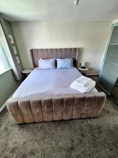 A bright & cosy two-bedroom flat Sleeps 3 Full Kitchen - 1