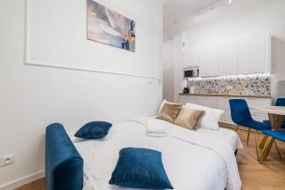 Nowowiejskiego Downtown Deluxe Apartment by BookingHost - 1