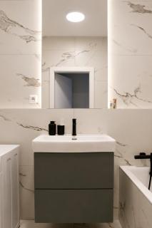 Luxury Infiniti Apartment - FREE PARKING - 8