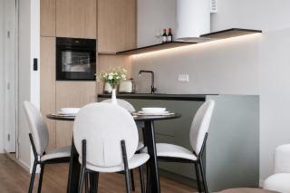 Luxury Infiniti Apartment - FREE PARKING - 1