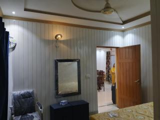 2BR Stay Parking, Lawn, Laundry and Wi-Fi Privacy - 2