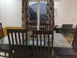 2BR Stay Parking, Lawn, Laundry and Wi-Fi Privacy - 2