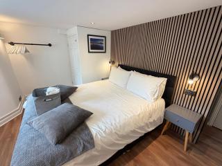 Westons Hideaway, 2 Bed, Free Parking, 6 mins walk to beach, - 9