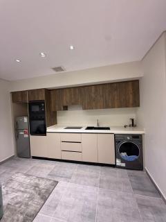Roomy Modern Studio - 4