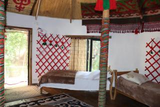 Happy Nomads - Modern Yurt Cottages & Breakfast - 4