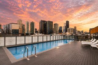 Cozy 1 Bedroom Apartment at Marvel Stadium with Rooftop Pool and Gym - 7