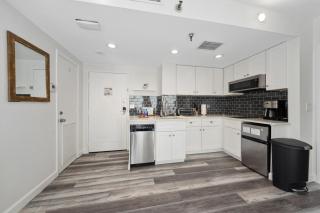 Volcano Bay View 2 Bed 2 Bath Penthouse - 3